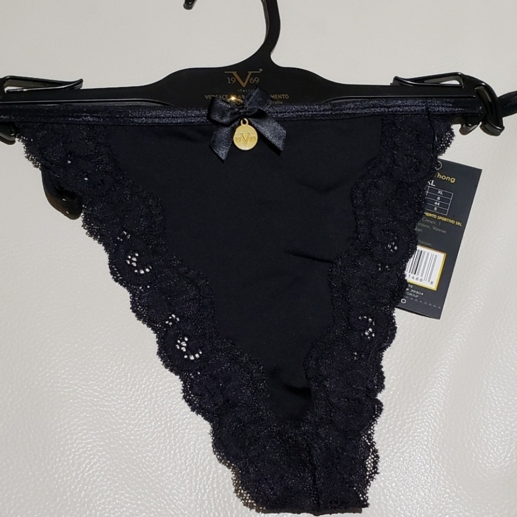 V String Bikini